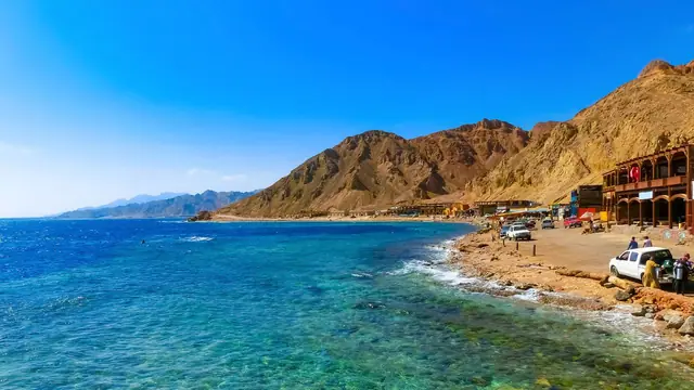 A coastal highway running between two Red Sea towns